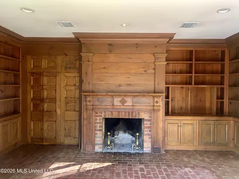 Living - 657 Zetus Rd, Brookhaven, MS 39601 photo 8 of 11