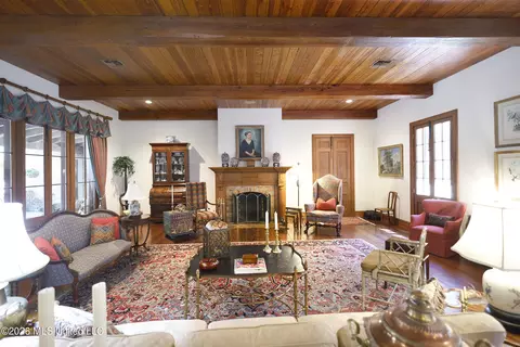 Living - 657 Zetus Rd, Brookhaven, MS 39601 photo 4 of 11