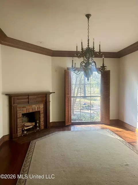 Living - 657 Zetus Rd, Brookhaven, MS 39601 photo 6 of 11