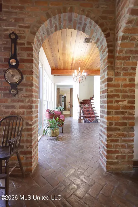 Entry Way - 657 Zetus Rd, Brookhaven, MS 39601 photo 2 of 5