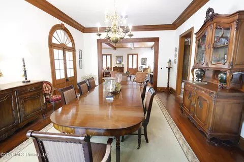 Dining - 657 Zetus Rd, Brookhaven, MS 39601 photo 4 of 5