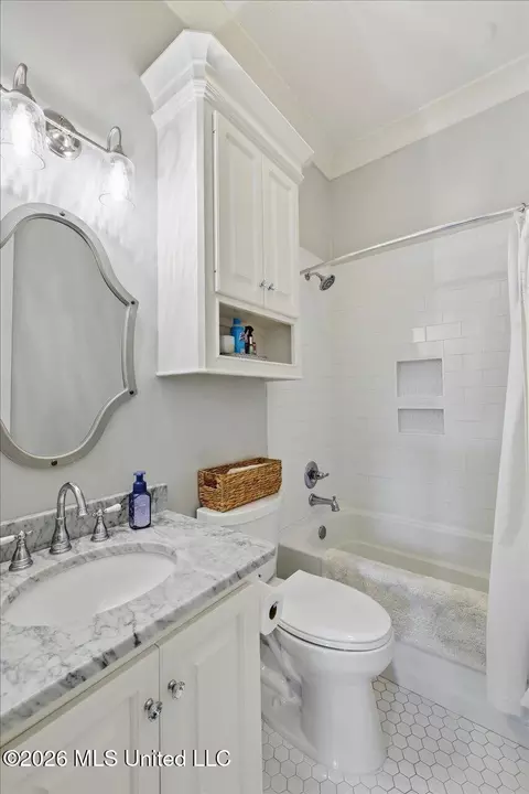 Bath - 1222 Centre Ct, Brandon, MS 39042 photo 5 of 7