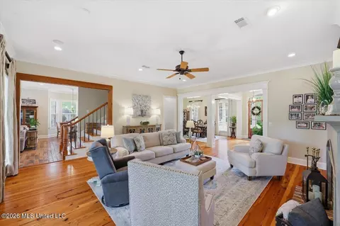 Living - 1222 Centre Ct, Brandon, MS 39042 photo 4 of 9