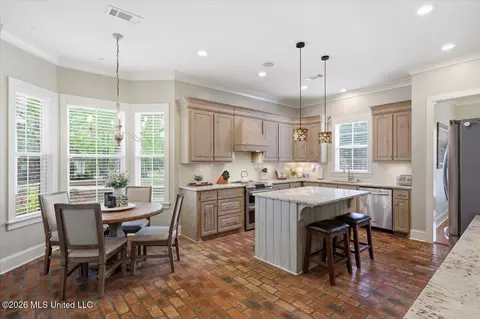 Kitchen - 1222 Centre Ct, Brandon, MS 39042 photo 6 of 6