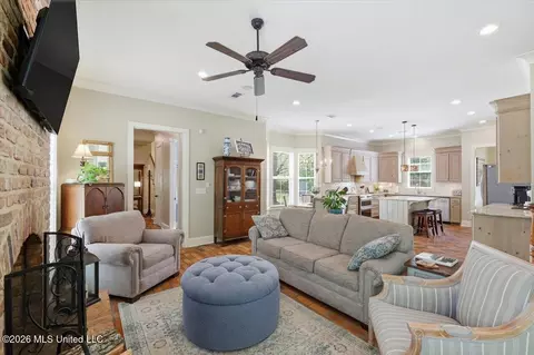Living - 1222 Centre Ct, Brandon, MS 39042 photo 7 of 9