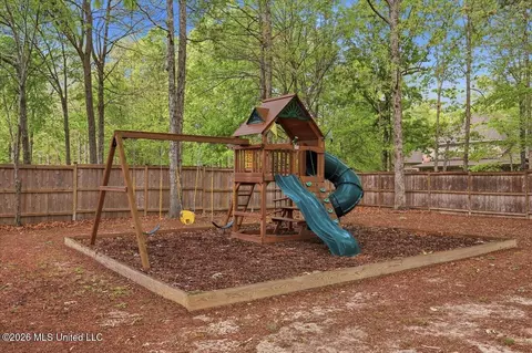 Exterior - 1222 Centre Ct, Brandon, MS 39042 photo 10 of 16