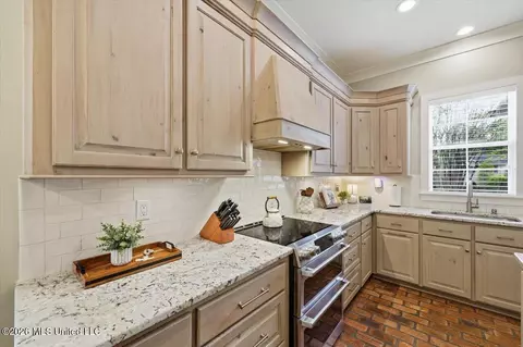 Kitchen - 1222 Centre Ct, Brandon, MS 39042 photo 5 of 6
