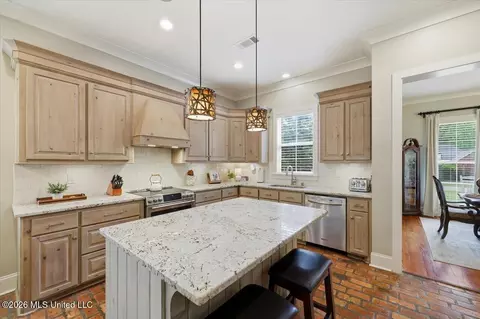Kitchen - 1222 Centre Ct, Brandon, MS 39042 photo 2 of 6