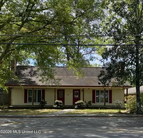 2708 Mc Innis Loop #A & B, Hattiesburg, MS 39402