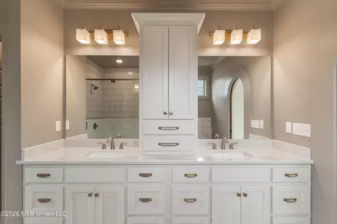 Bath - 5381 Grayson Way, Hernando, MS 38632 photo 1 of 8