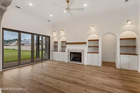 Living - 5381 Grayson Way, Hernando, MS 38632 photo 4 of 4