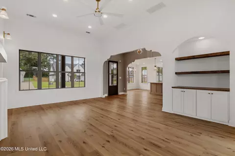 Living - 5381 Grayson Way, Hernando, MS 38632 photo 1 of 4