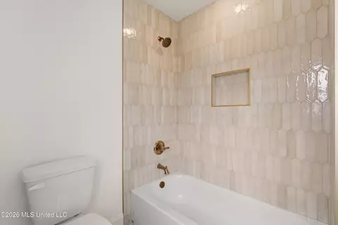 Bath - 5381 Grayson Way, Hernando, MS 38632 photo 6 of 7
