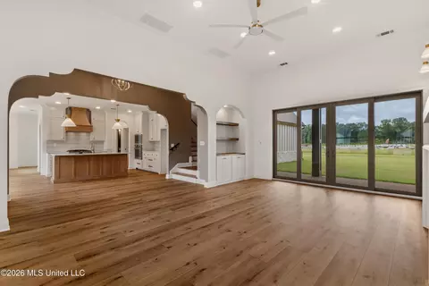 Living - 5381 Grayson Way, Hernando, MS 38632 photo 2 of 4