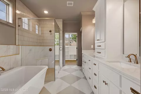 Bath - 5381 Grayson Way, Hernando, MS 38632 photo 2 of 7