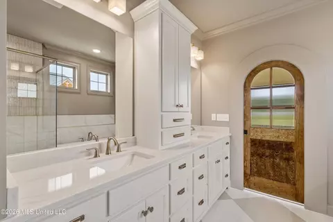 Bath - 5381 Grayson Way, Hernando, MS 38632 photo 1 of 7