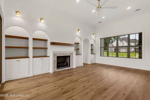 Living - 5381 Grayson Way, Hernando, MS 38632 photo 3 of 4