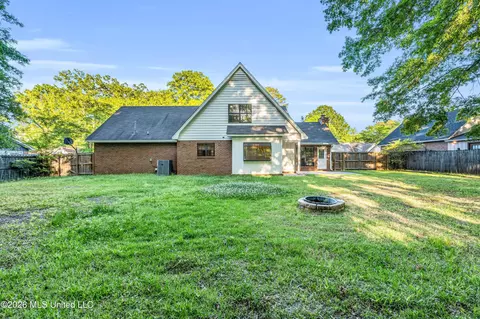 Exterior - 124 Cedar Dr, Columbus, MS 39705 photo 5 of 7