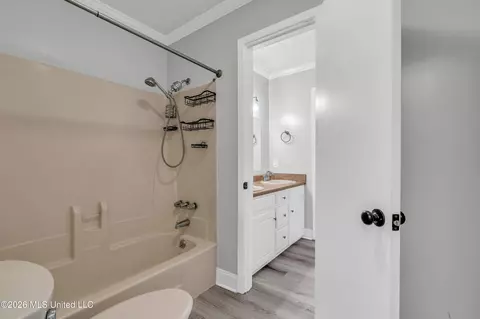 Bath - 124 Cedar Dr, Columbus, MS 39705 photo 2 of 3