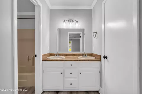Bath - 124 Cedar Dr, Columbus, MS 39705 photo 1 of 3