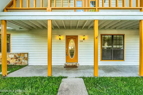 Exterior - 124 Cedar Dr, Columbus, MS 39705 photo 2 of 7