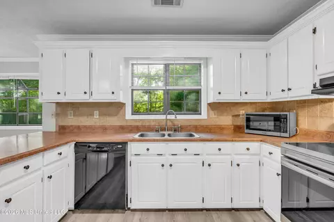 Kitchen - 124 Cedar Dr, Columbus, MS 39705 photo 2 of 4