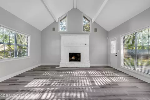 Living - 124 Cedar Dr, Columbus, MS 39705 photo 1 of 4