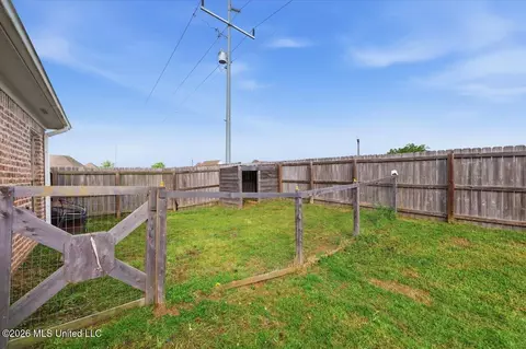 Exterior - 208 Buttonwood Ln, Canton, MS 39046 photo 6 of 8