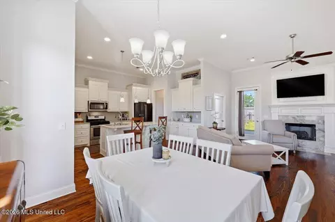 Dining - 208 Buttonwood Ln, Canton, MS 39046 photo 2 of 2