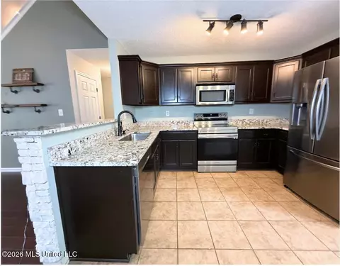 Kitchen - 406 S Vaiden Ridge Dr, Hernando, MS 38632 photo 1 of 1