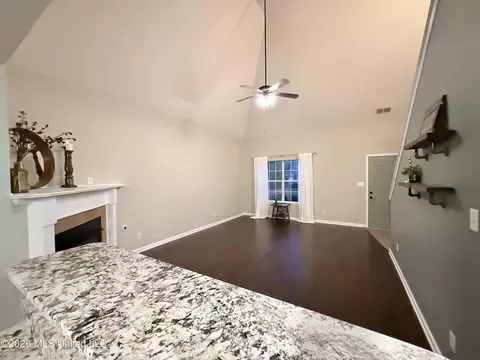 Living - 406 S Vaiden Ridge Dr, Hernando, MS 38632 photo 1 of 1