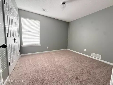 Bedroom - 406 S Vaiden Ridge Dr, Hernando, MS 38632 photo 2 of 4