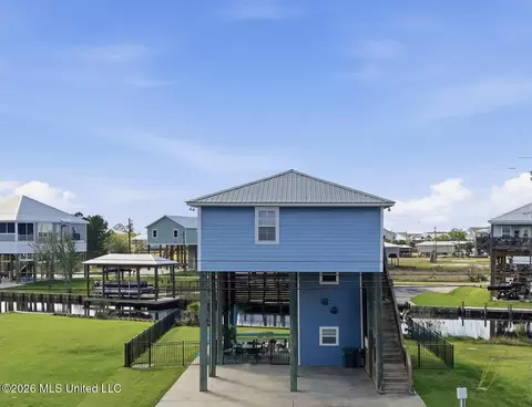11025 Tahiti St, Bay Saint Louis, MS 39520