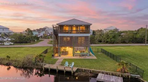 11025 Tahiti St, Bay Saint Louis, MS 39520