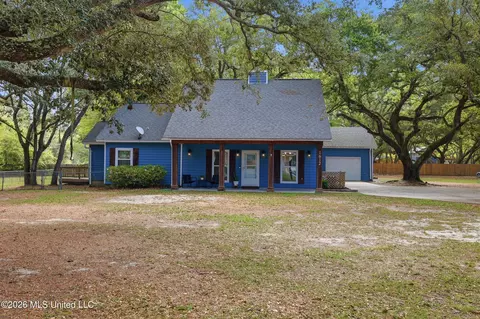 1612 S 11th St, Ocean Springs, MS 39564