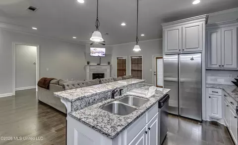 Kitchen - 130 Grace Dr, Flowood, MS 39232 photo 4 of 5