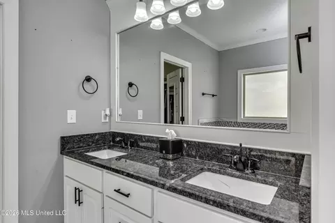 Bath - 130 Grace Dr, Flowood, MS 39232 photo 5 of 9