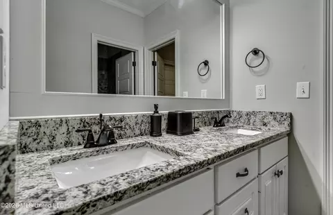 Bath - 130 Grace Dr, Flowood, MS 39232 photo 7 of 9