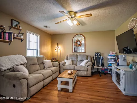 108 Dabney St, Batesville, MS 38606