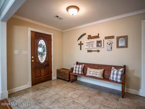 1178 Travis Rd, Courtland, MS 38620