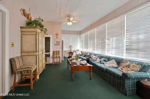 Exterior - 1112 Main St, Natchez, MS 39120 photo 3 of 3