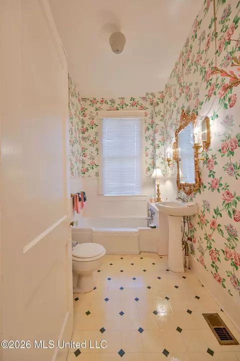 Bath - 1112 Main St, Natchez, MS 39120 photo 2 of 2