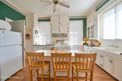 Kitchen - 1112 Main St, Natchez, MS 39120 photo 2 of 2