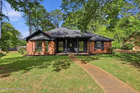 4259 Oak Lake Dr, Jackson, MS 39212