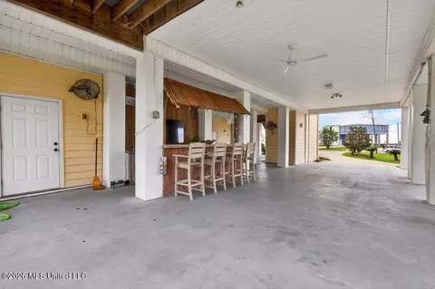Exterior - 138 Hanakealoha Pl, Diamondhead, MS 39525 photo 4 of 10