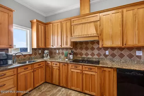 Kitchen - 138 Hanakealoha Pl, Diamondhead, MS 39525 photo 3 of 4