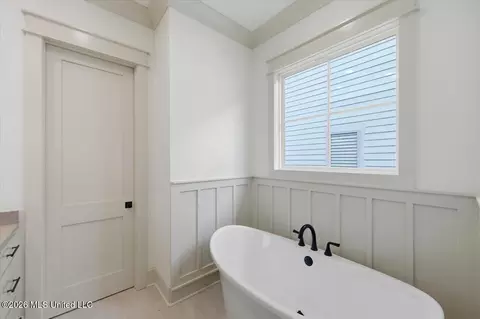 Bath - 132 Water St, Madison, MS 39110 photo 2 of 6