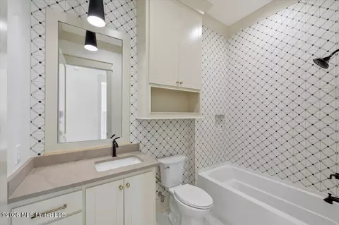 Bath - 132 Water St, Madison, MS 39110 photo 6 of 6