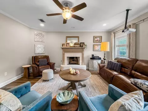 Living - 430 Hemlock Dr, Flowood, MS 39232 photo 2 of 3
