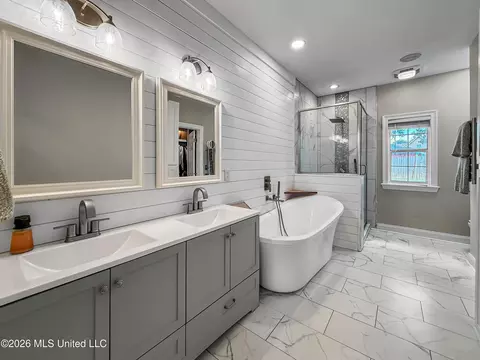Bath - 430 Hemlock Dr, Flowood, MS 39232 photo 1 of 7